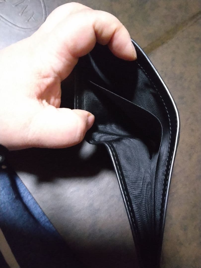 GUCCI 二つ折り財布 ブラック　エンブロイダリー　ブレード　刺繍