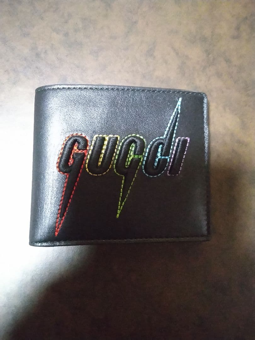 GUCCI 二つ折り財布 ブラック　エンブロイダリー　ブレード　刺繍