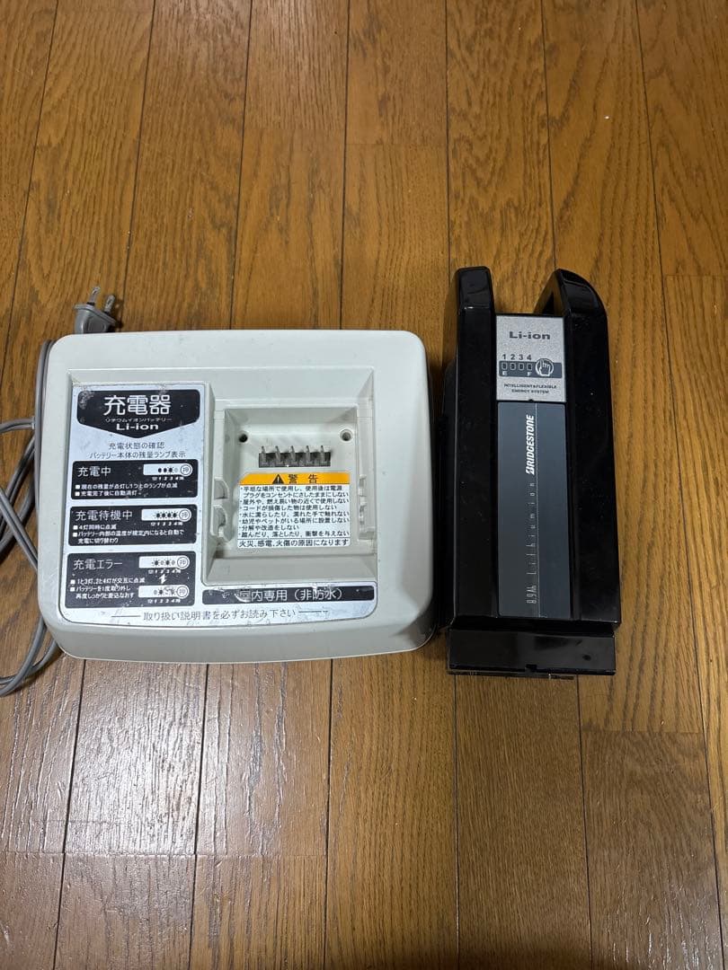 ブリヂストン　ヤマハ　純正バッテリーと充電器　セット　X83-33