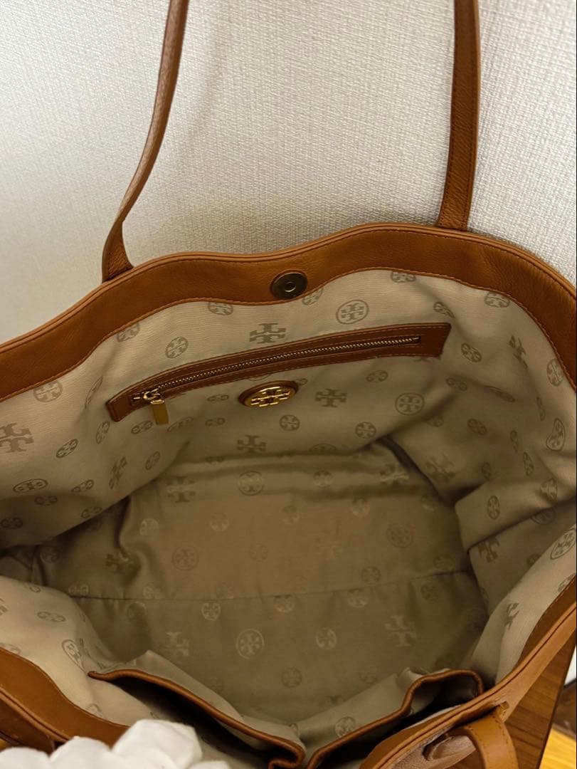 トリーバーチ キャメルブラウン シボ革 レザートートバッグ 大容量 軽量