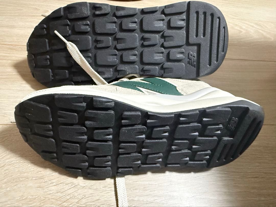 週末値下　新品未使用NewBalanceスニーカー ホワイト/グリーン24cm