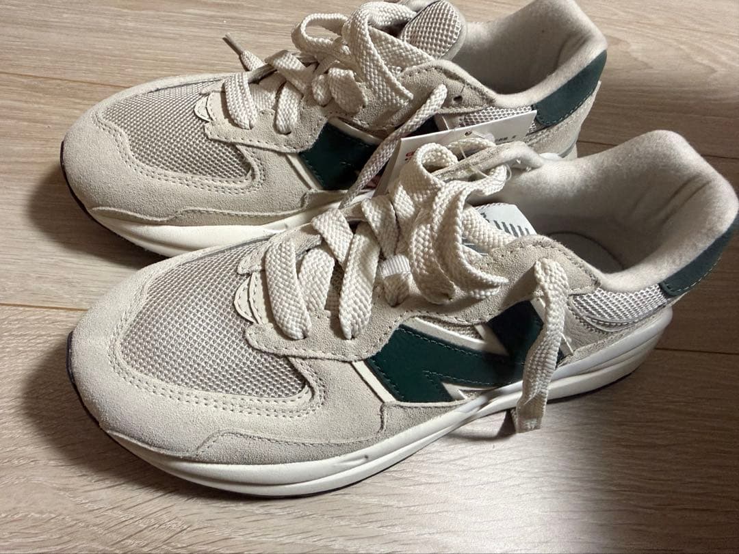 週末値下　新品未使用NewBalanceスニーカー ホワイト/グリーン24cm