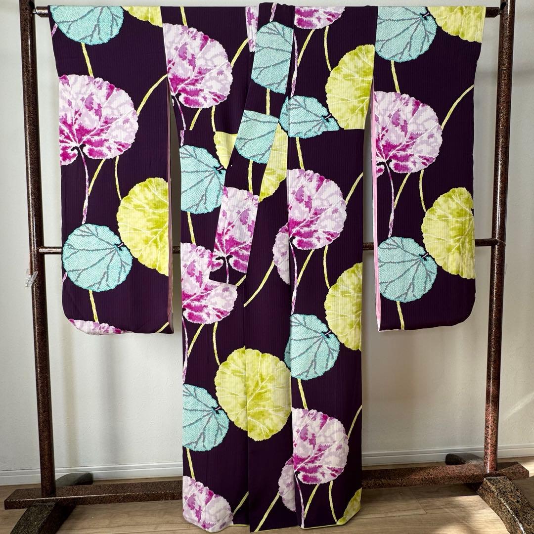 超美品　正絹　現代　振袖　小紋柄　成人式　着物　正絹　167 濃紫　水色　蓮葉