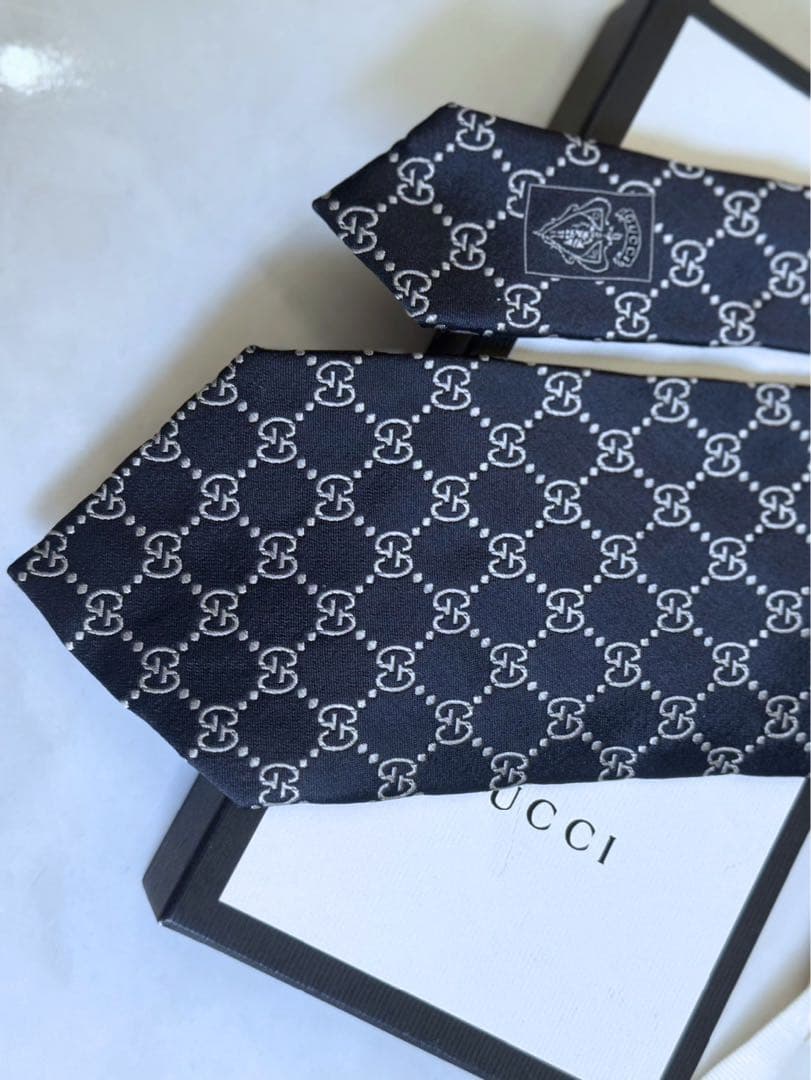 美品　GUCCI ネクタイ　ブラック　総柄　GG柄　定価約3万円