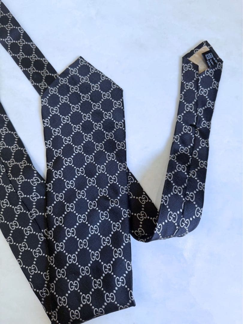 美品　GUCCI ネクタイ　ブラック　総柄　GG柄　定価約3万円