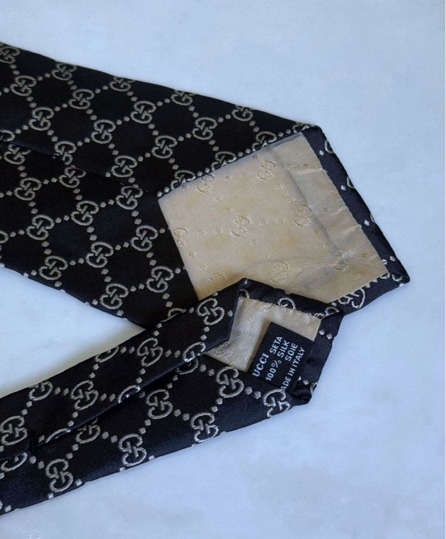 美品　GUCCI ネクタイ　ブラック　総柄　GG柄　定価約3万円