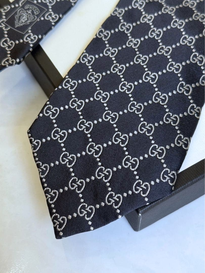 美品　GUCCI ネクタイ　ブラック　総柄　GG柄　定価約3万円