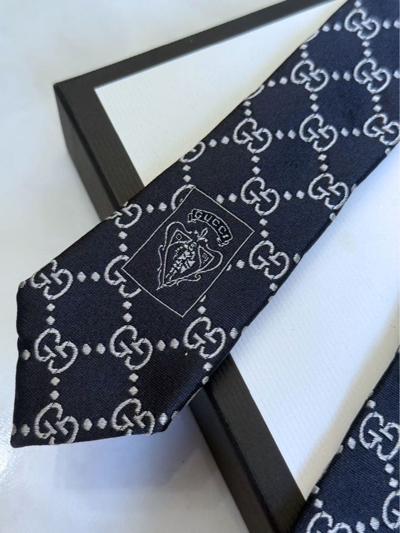 美品　GUCCI ネクタイ　ブラック　総柄　GG柄　定価約3万円