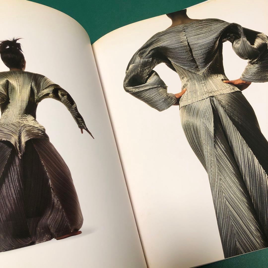 アート・デザイン・音楽 ISSEY MIYAKE by IRVING PENN 1989