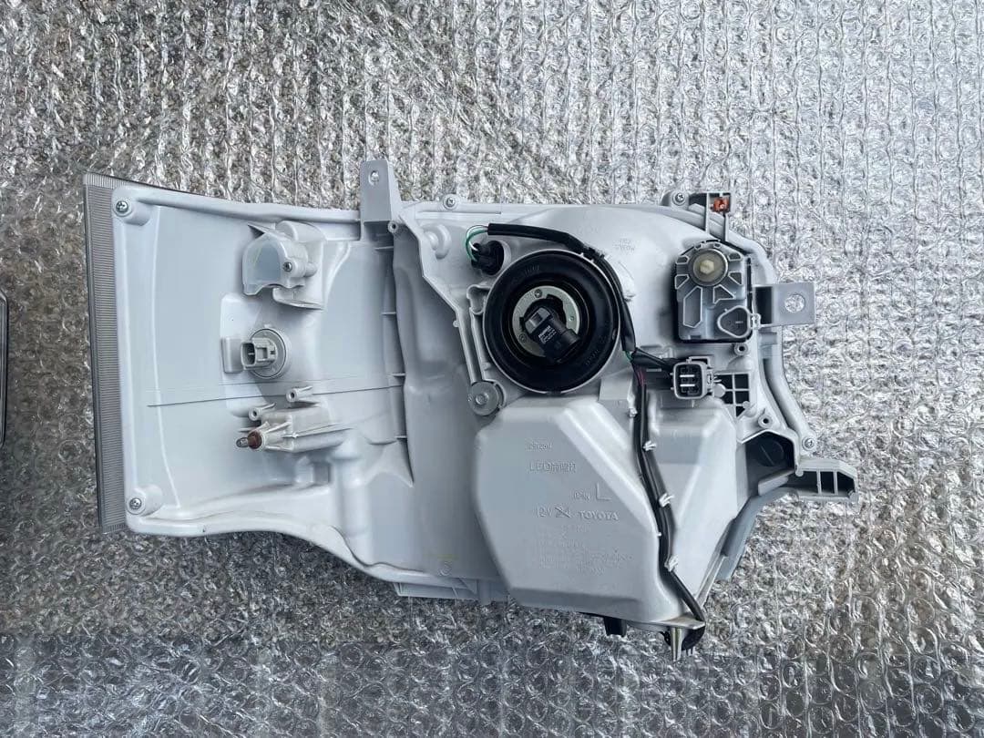 200系 ハイエース 7型 8型 純正 LED ヘッドライト コンピューター付