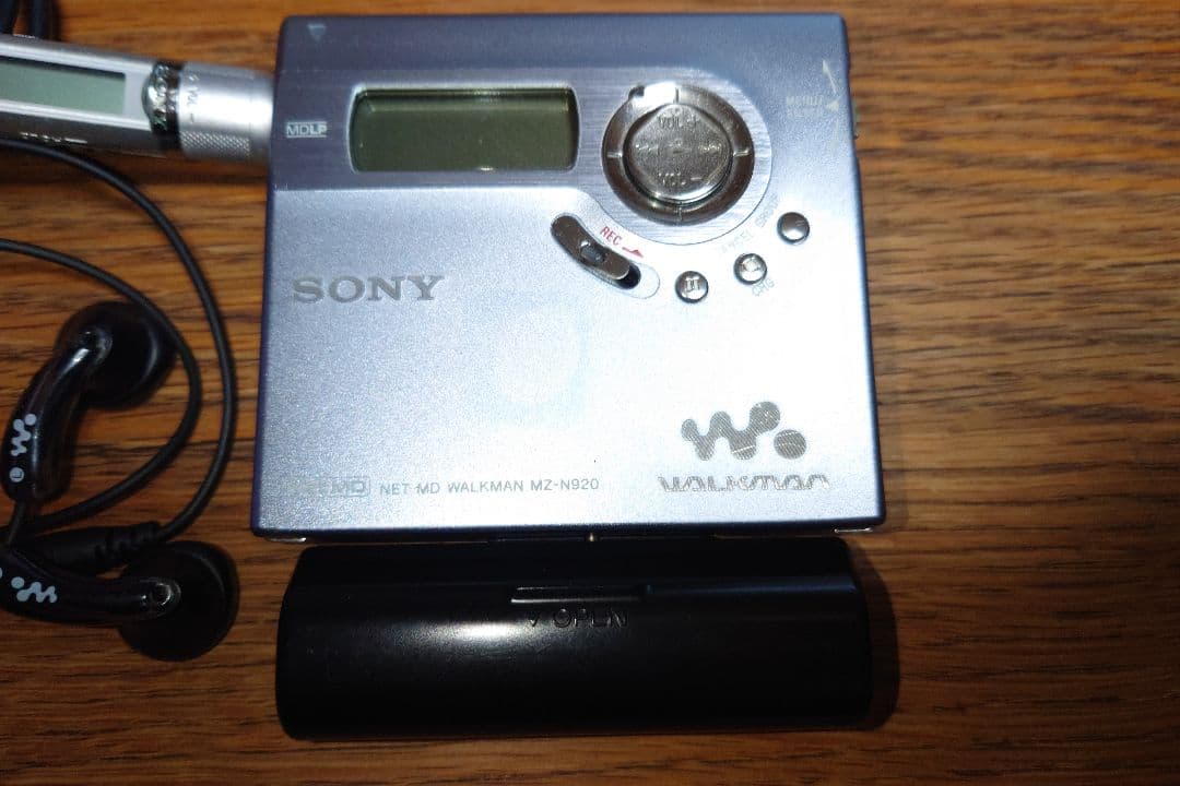 ぴ*ー様 SONY WALKMAN MDプレーヤー MZ-N920 電池ケース