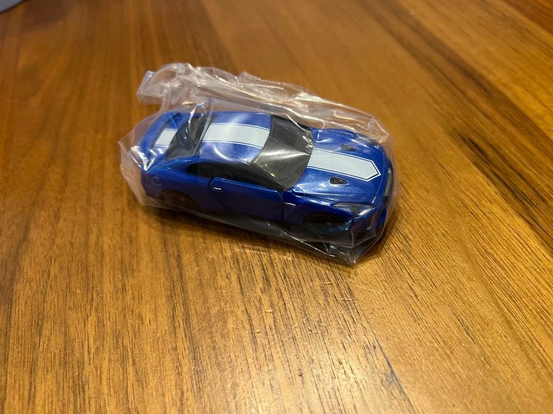 GT-R 50周年記念モデルのトミカ