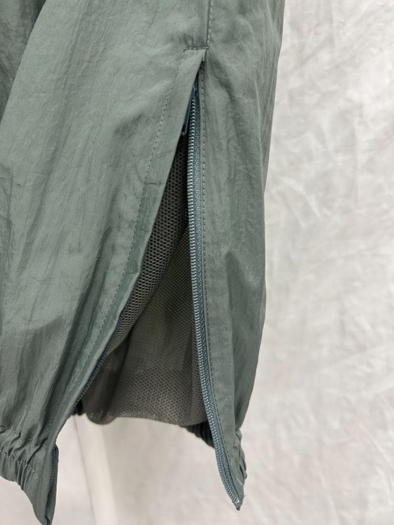 TAAKK 装飾付きグリーンパンツ サイドジッパー