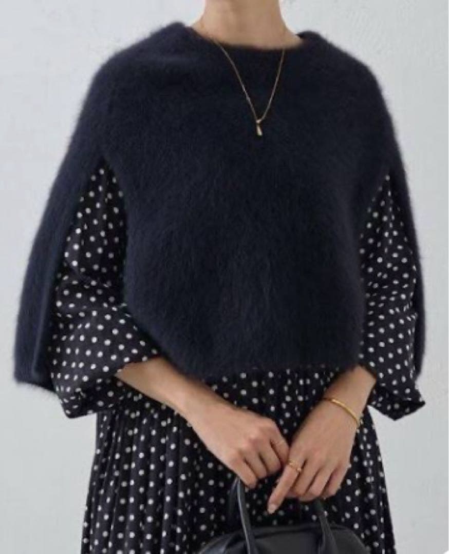 【新品・完売】BEARDSLEYファーニットポンチョ・黒