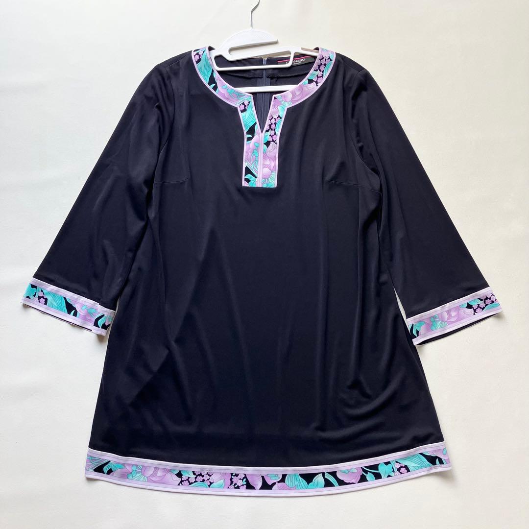 近年美品　レオナール 大きいサイズ44 チュニック　カンカン　花柄