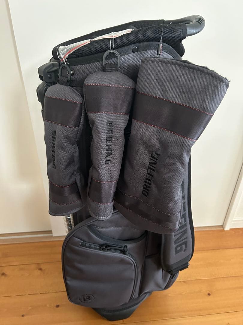 BRIEFING グレー キャディバッグ ヘッドカバー付き