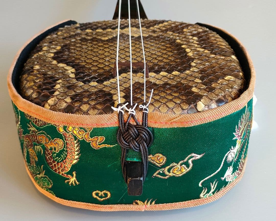 6B 名工平良昌則氏作 八重山黒木ウジラミ材 与那城型三線