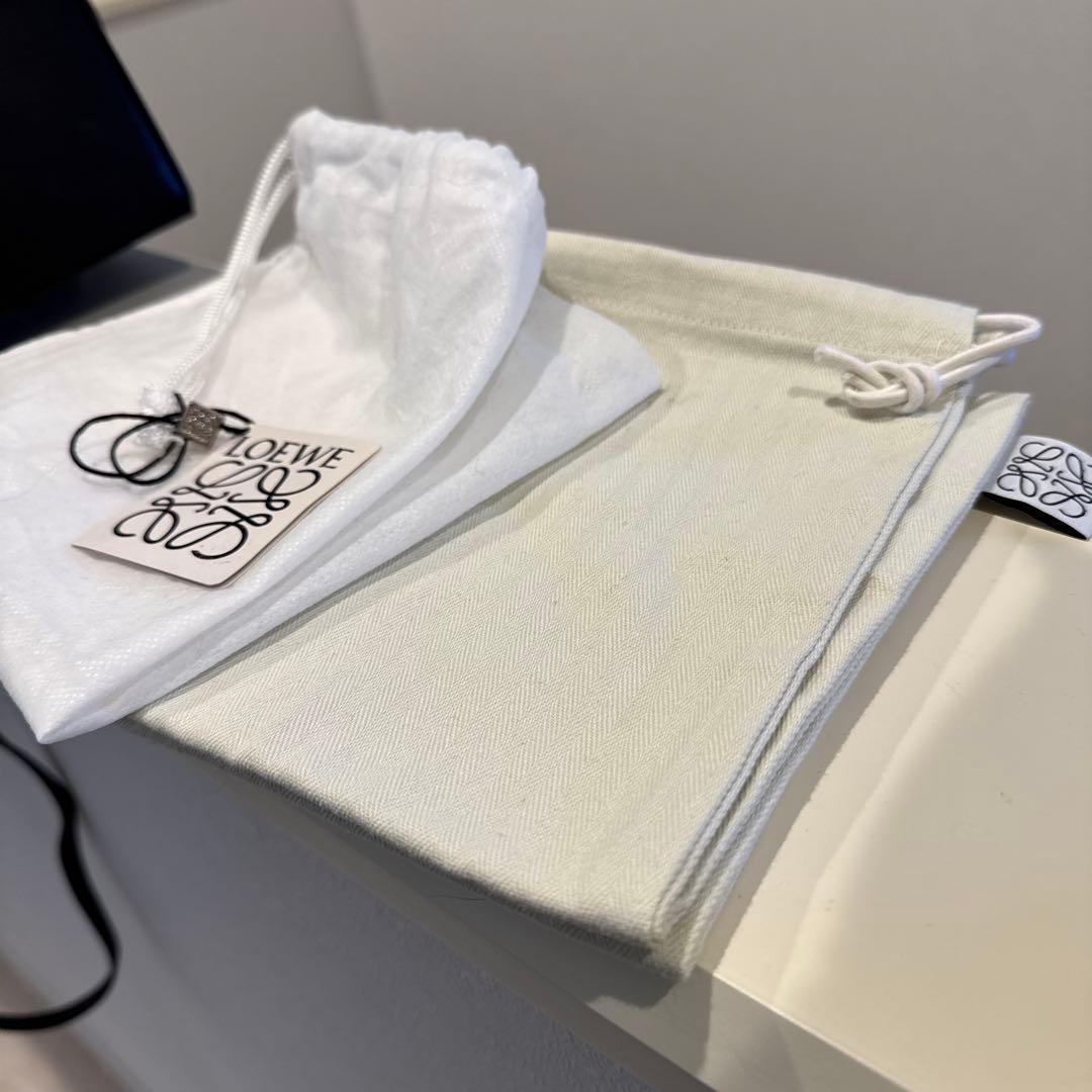 LOEWE ブラック レザー ショルダーバッグ