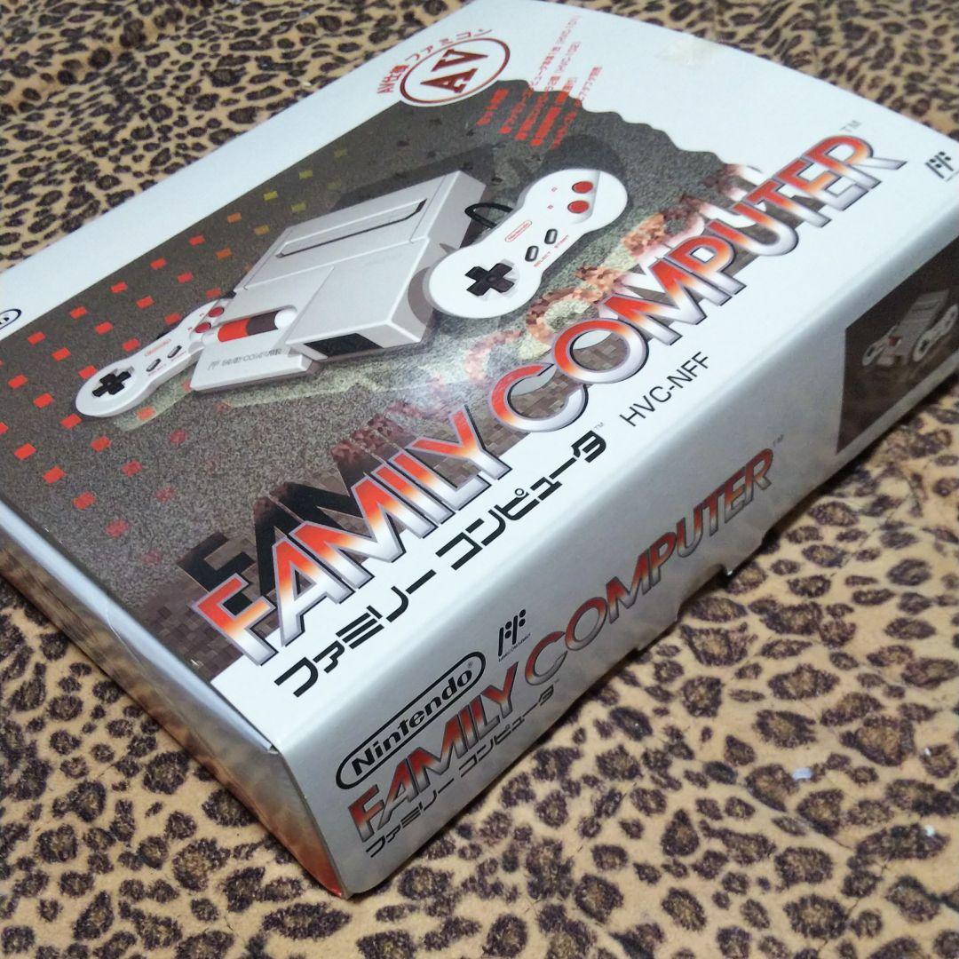 newファミコン本体と希少な箱付き説明書付きマリオブラザーズ他