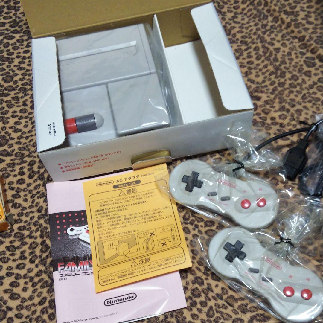 newファミコン本体と希少な箱付き説明書付きマリオブラザーズ他