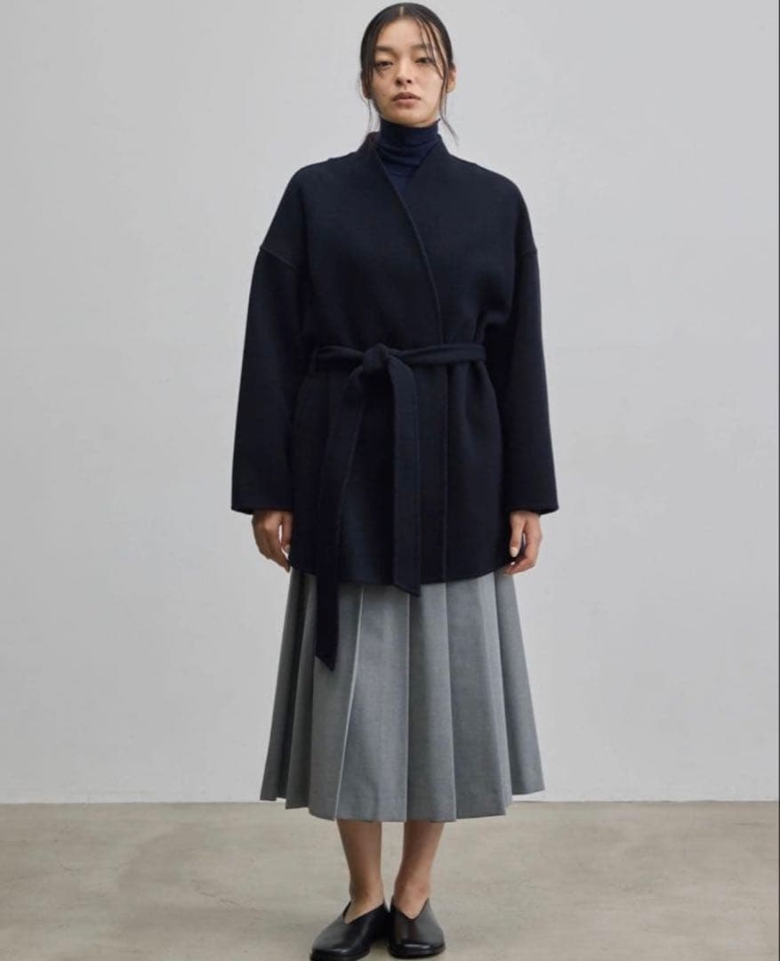 美品　soeju ソージュ　ウールリバーミディコート　ネイビー