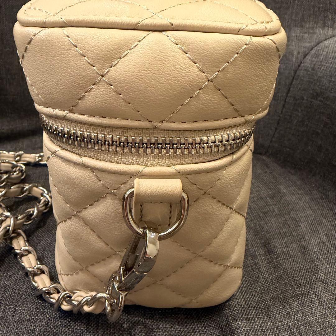 darich キルティングスクエアミニバッグ シルバーパーツ　ベージュ