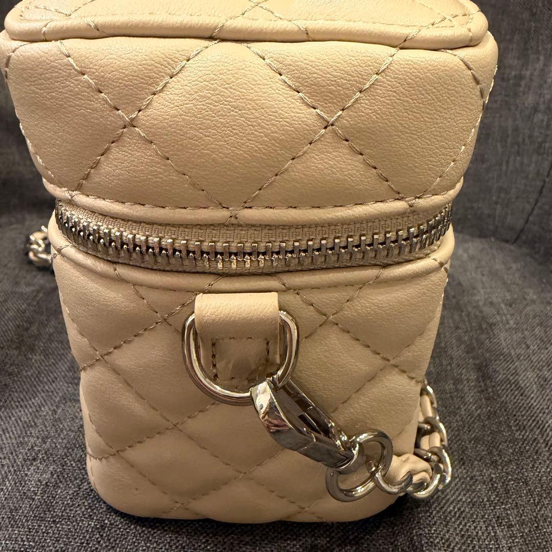 darich キルティングスクエアミニバッグ シルバーパーツ　ベージュ