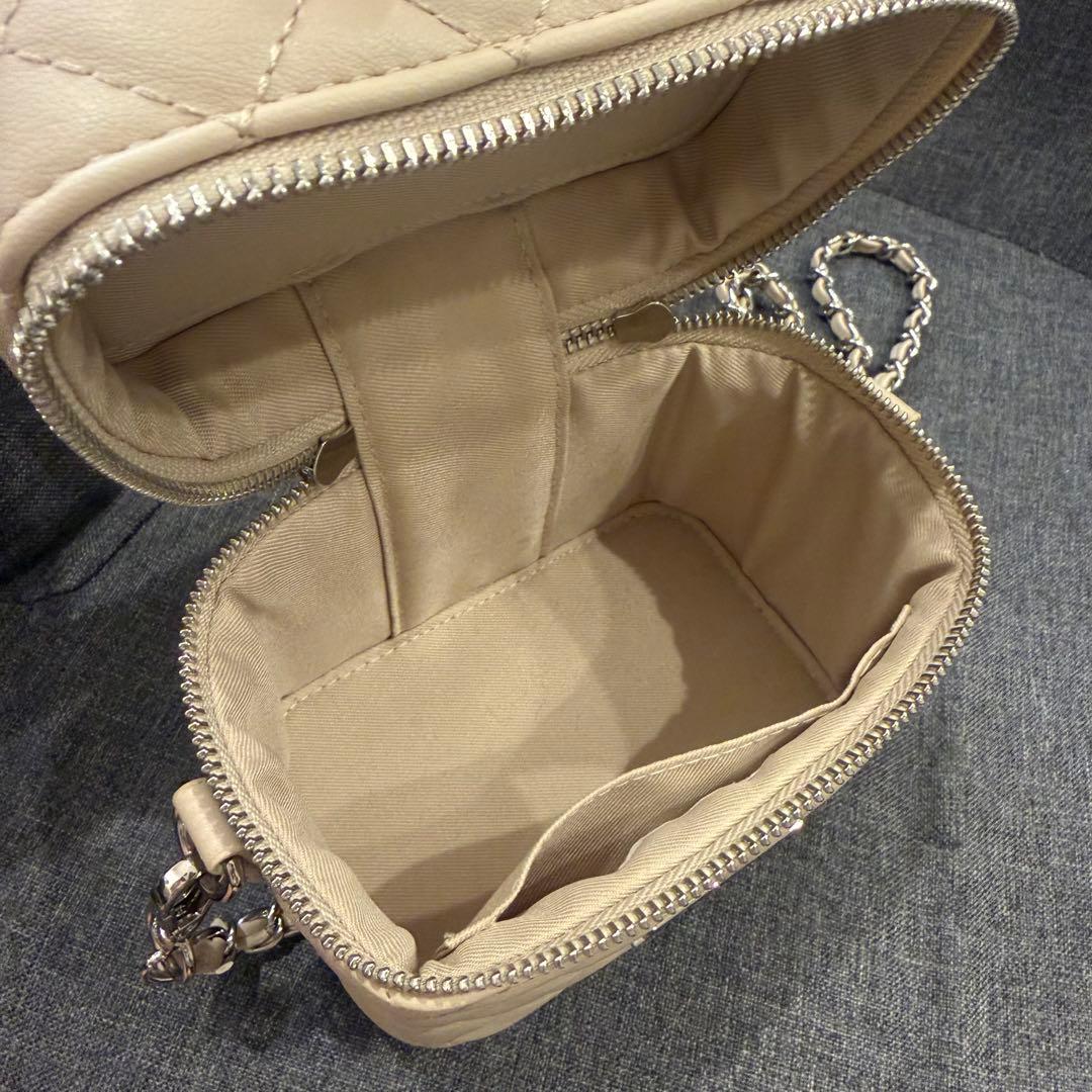 darich キルティングスクエアミニバッグ シルバーパーツ　ベージュ