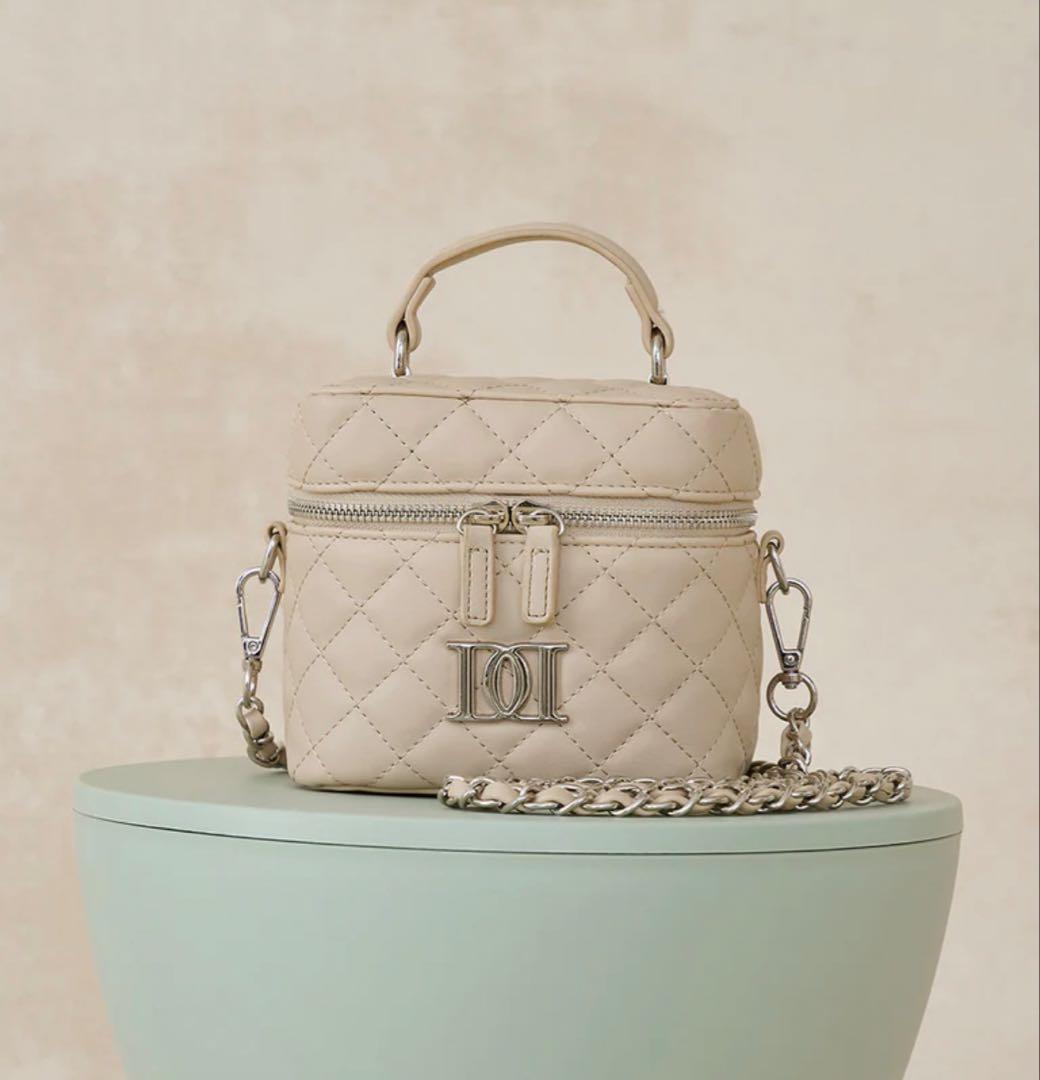 darich キルティングスクエアミニバッグ シルバーパーツ　ベージュ
