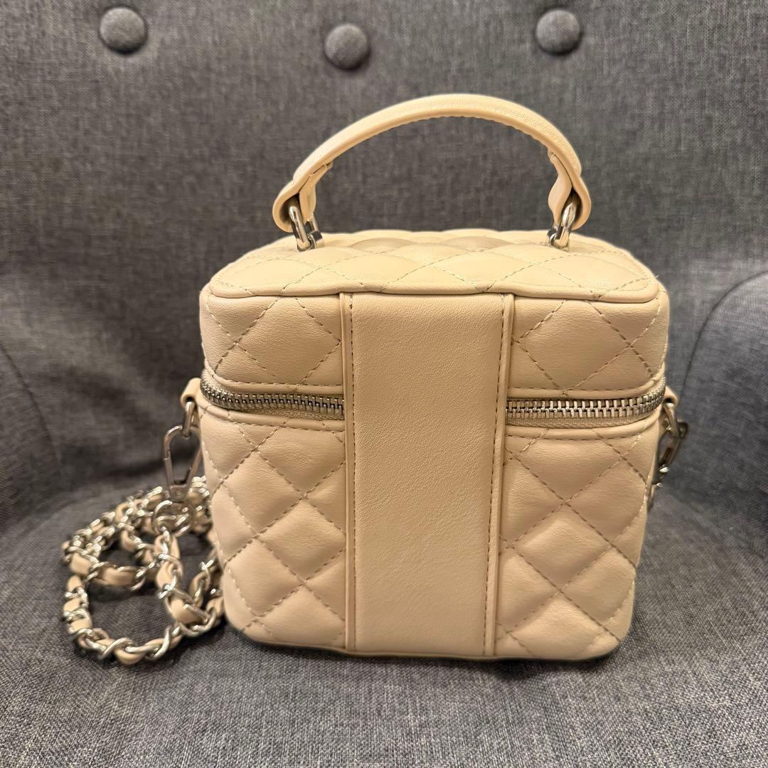 darich キルティングスクエアミニバッグ シルバーパーツ　ベージュ