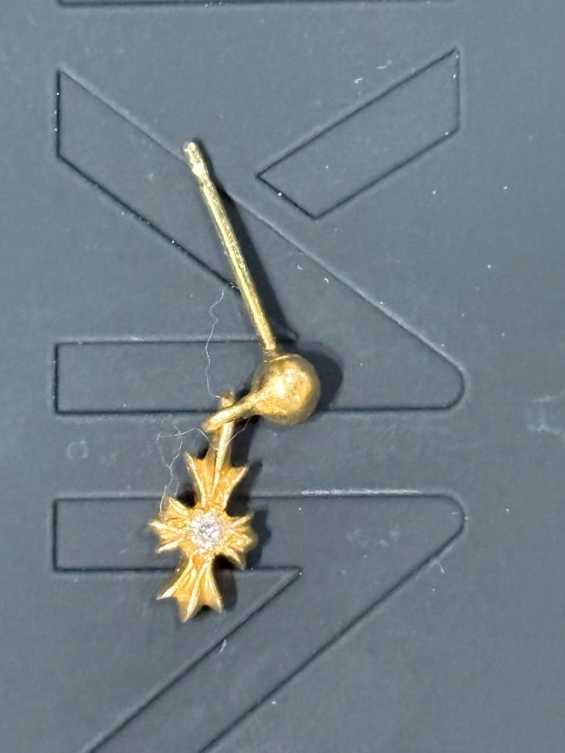 クロムハーツ両面ダイアピアス片耳