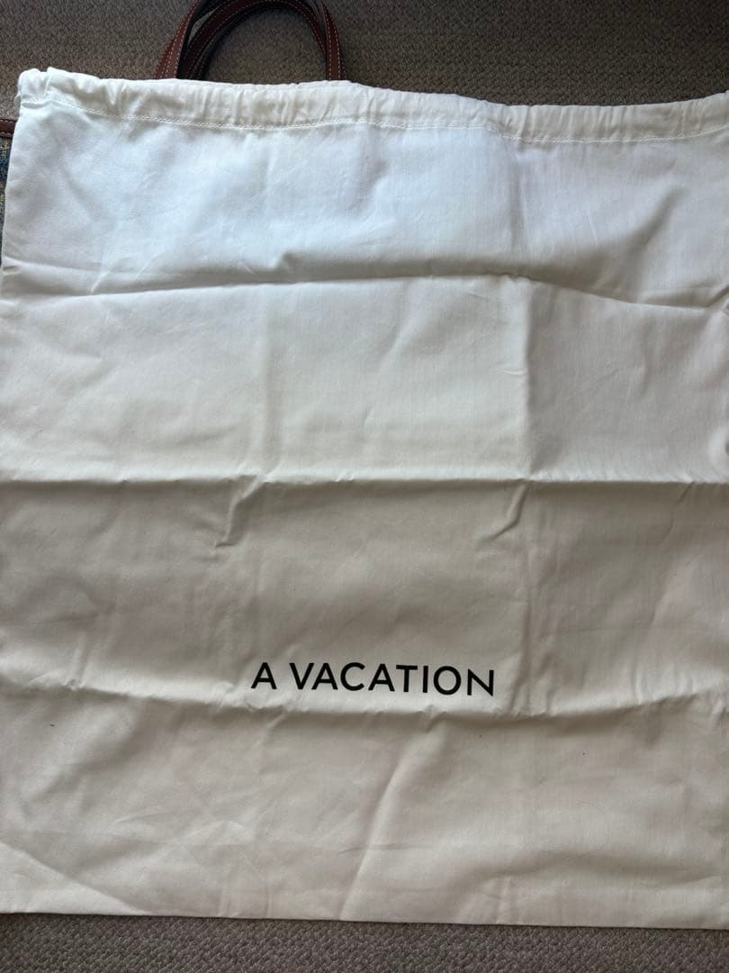 A VACATION アバケーションTANKトートバッグ　くすみブルーバロック柄