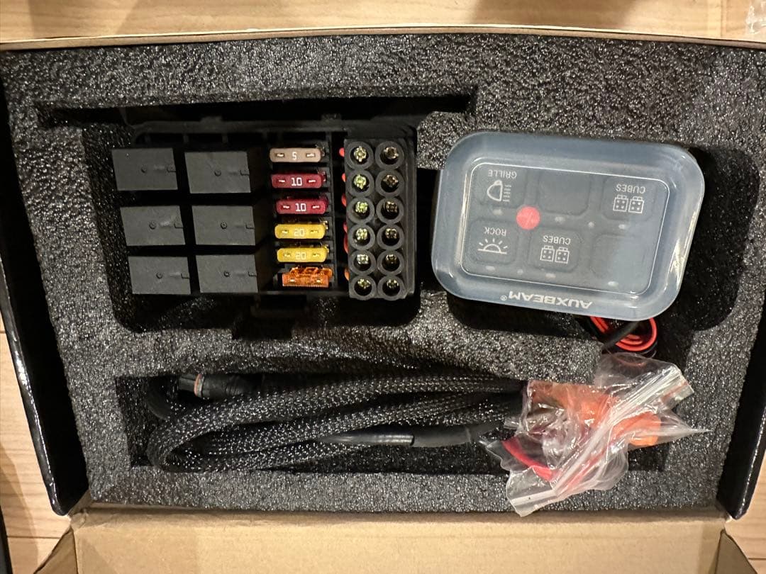 パーツ AUXBEAM 6 Gang Switch Panel System