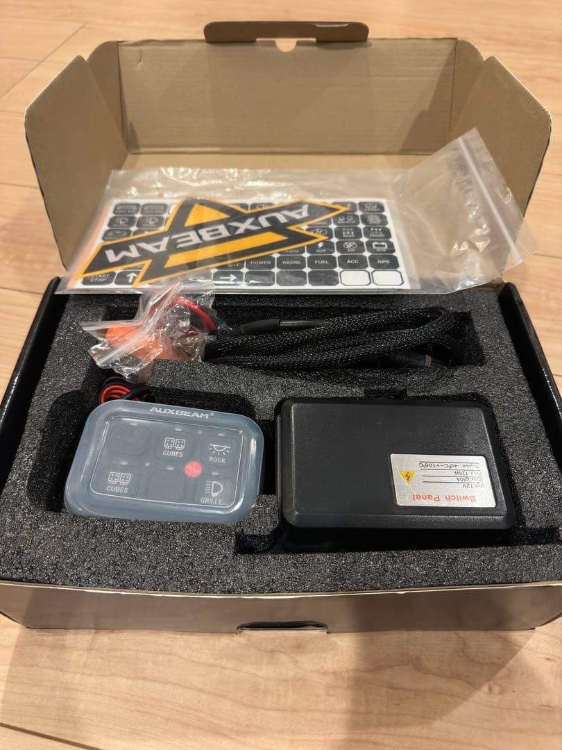 パーツ AUXBEAM 6 Gang Switch Panel System