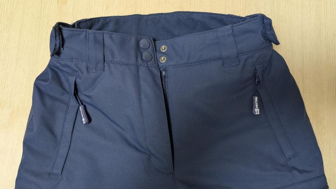 【美品・北欧デザイン】キッズ用スキーウェア上下セット（Trollkids）