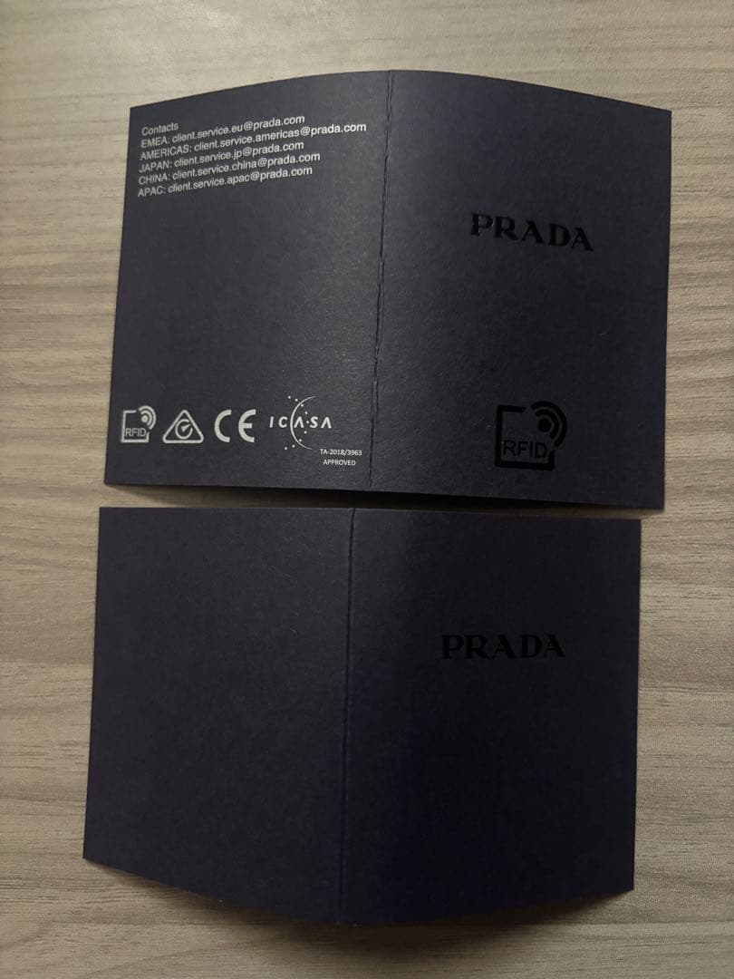 PRADA キーホルダー　プラダ　グレー