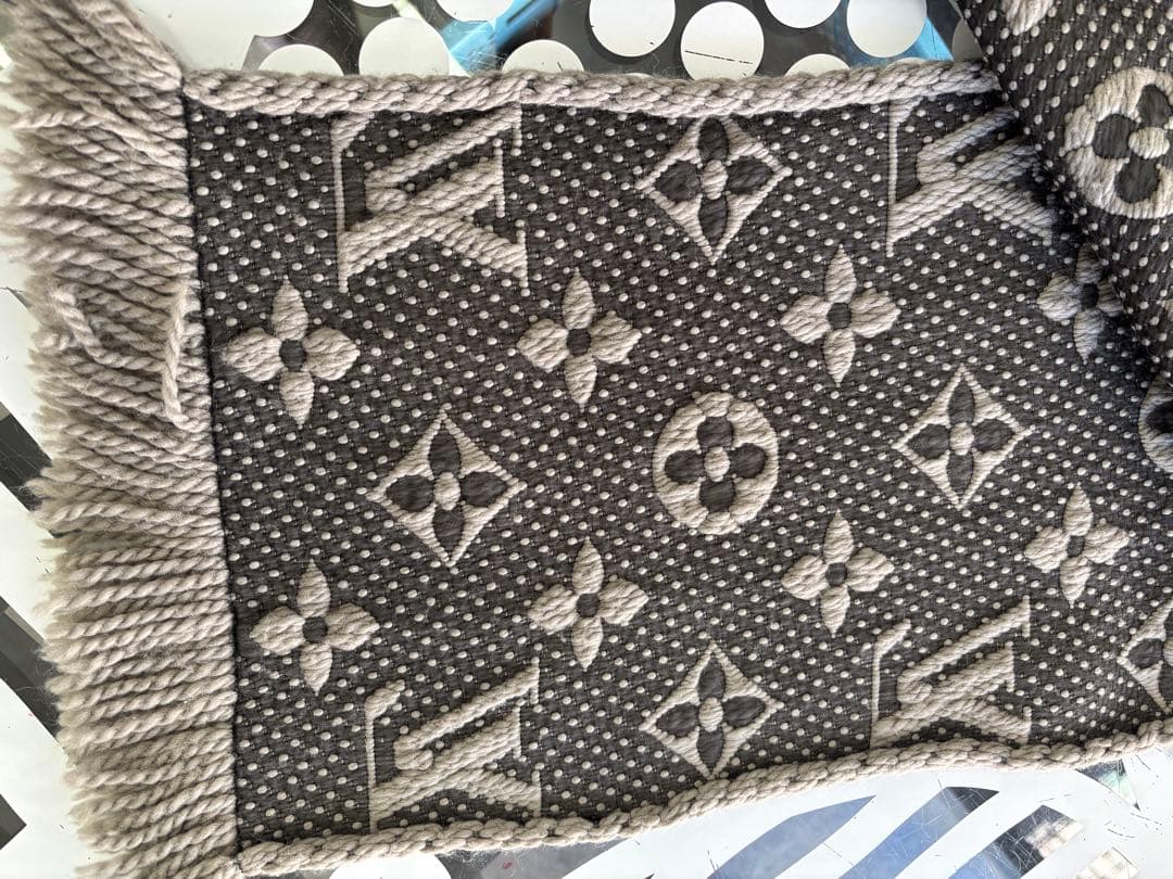 Louis Vuitton ルイヴィトン　マフラー クリーニング済❗️グレー