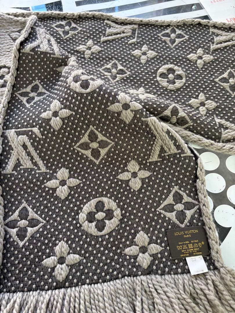 Louis Vuitton ルイヴィトン　マフラー クリーニング済❗️グレー