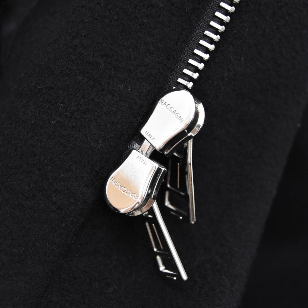 １piu1uguale3 　ラップコート　ブラック　メンズ