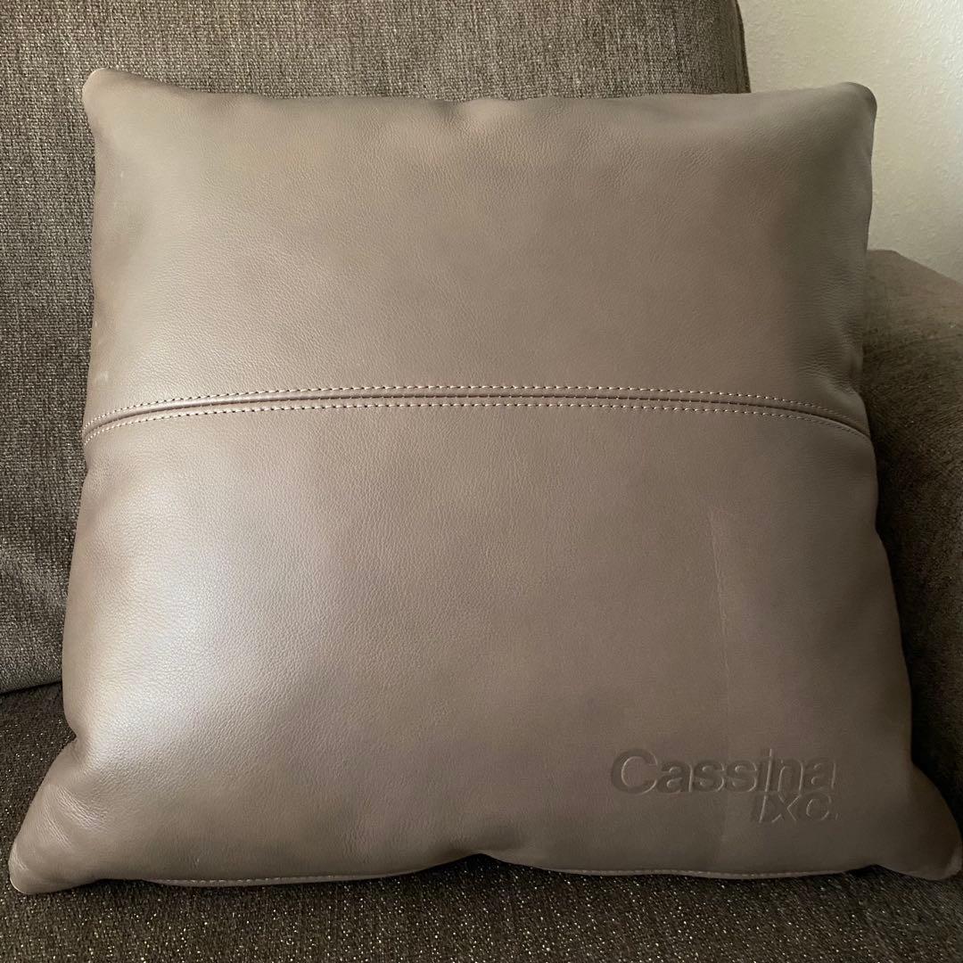 【カッシーナ・イクスシー】レザークッションFZ革（ロゴあり）　グレー