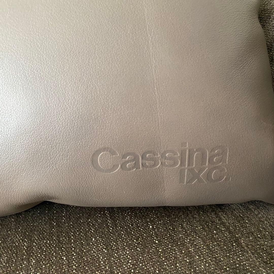 【カッシーナ・イクスシー】レザークッションFZ革（ロゴあり）　グレー
