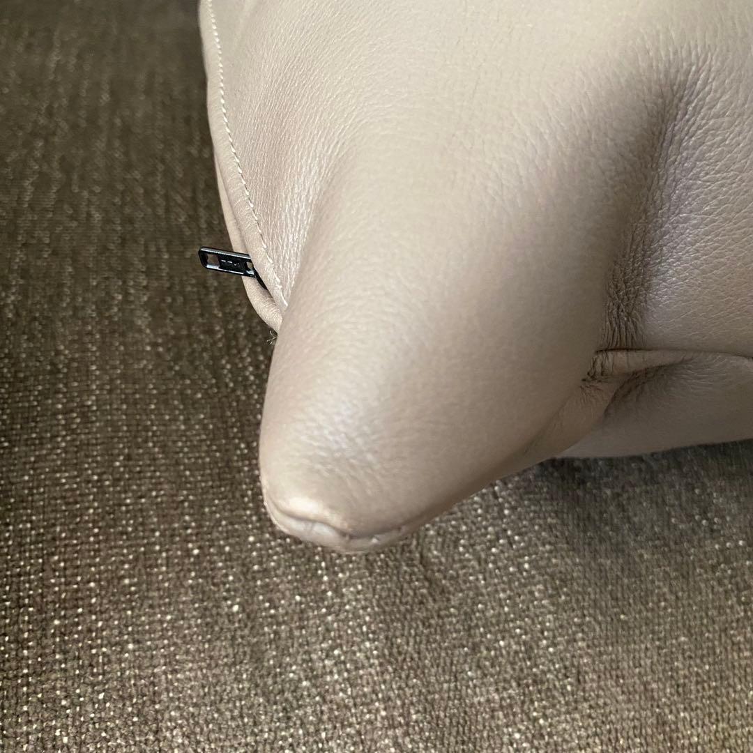 【カッシーナ・イクスシー】レザークッションFZ革（ロゴあり）　グレー