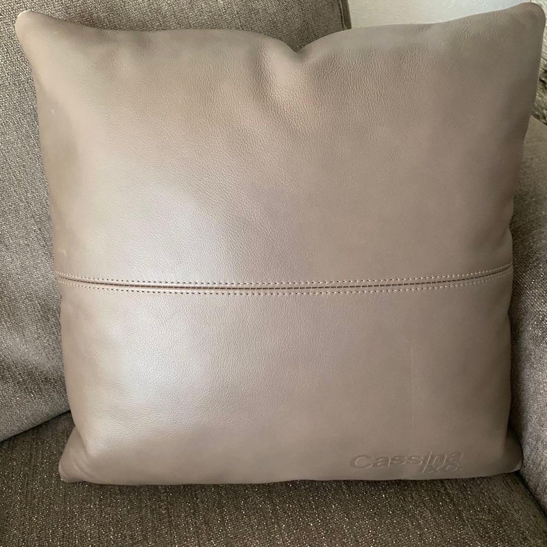 【カッシーナ・イクスシー】レザークッションFZ革（ロゴあり）　グレー