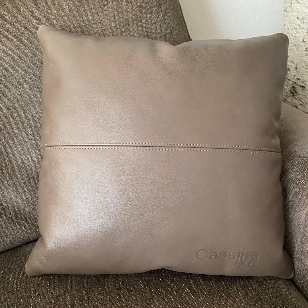 【カッシーナ・イクスシー】レザークッションFZ革（ロゴあり）　グレー