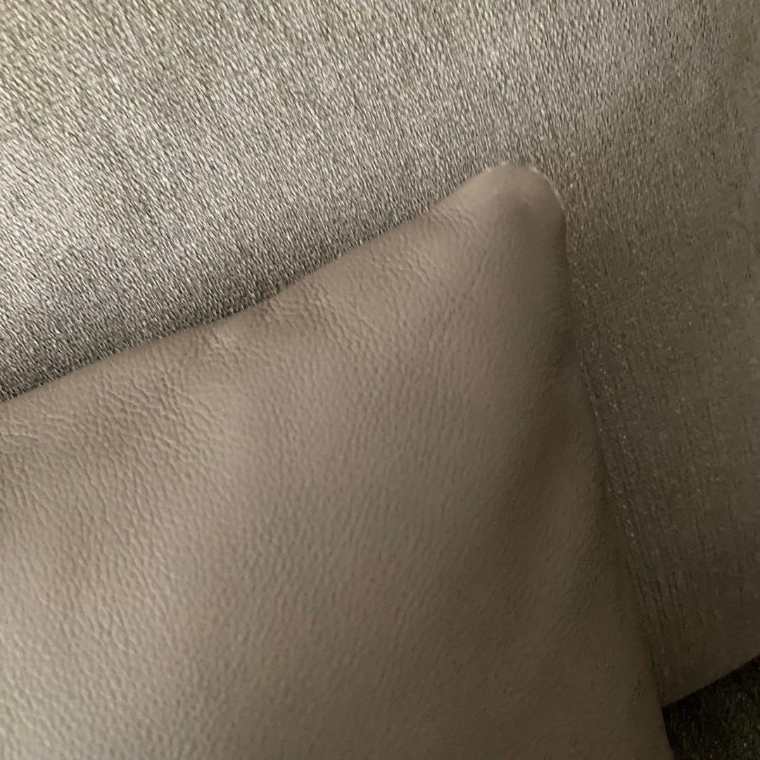 【カッシーナ・イクスシー】レザークッションFZ革（ロゴあり）　グレー