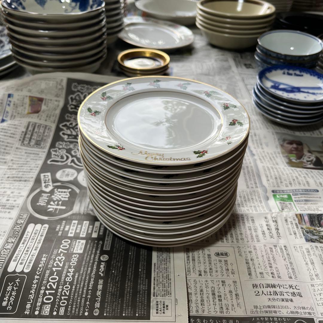 【新品・未使用】クリスマス ホーリー柄 陶磁器皿 15枚