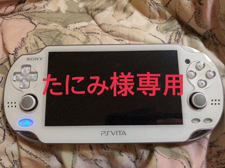 PSVITA1000 アダプタ＆8GBメモリーカード付き
