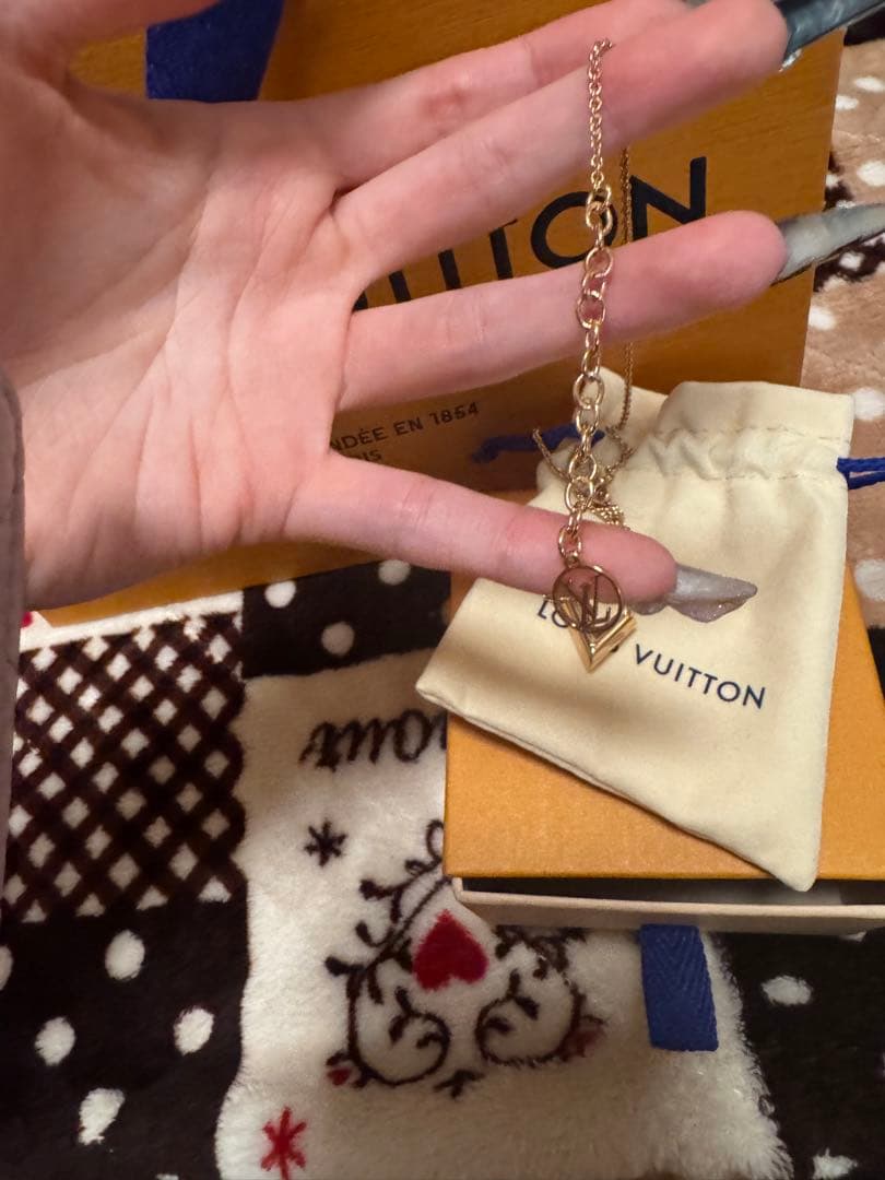 LOUIS VUITTON コリエエッセンシャルV/ネックレス/ピンクゴールド/