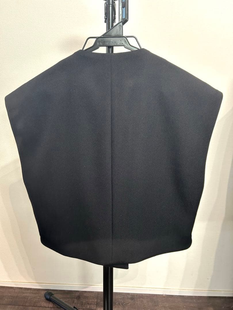 ロエフ LOEFF ボタン付きベスト ブラック 0