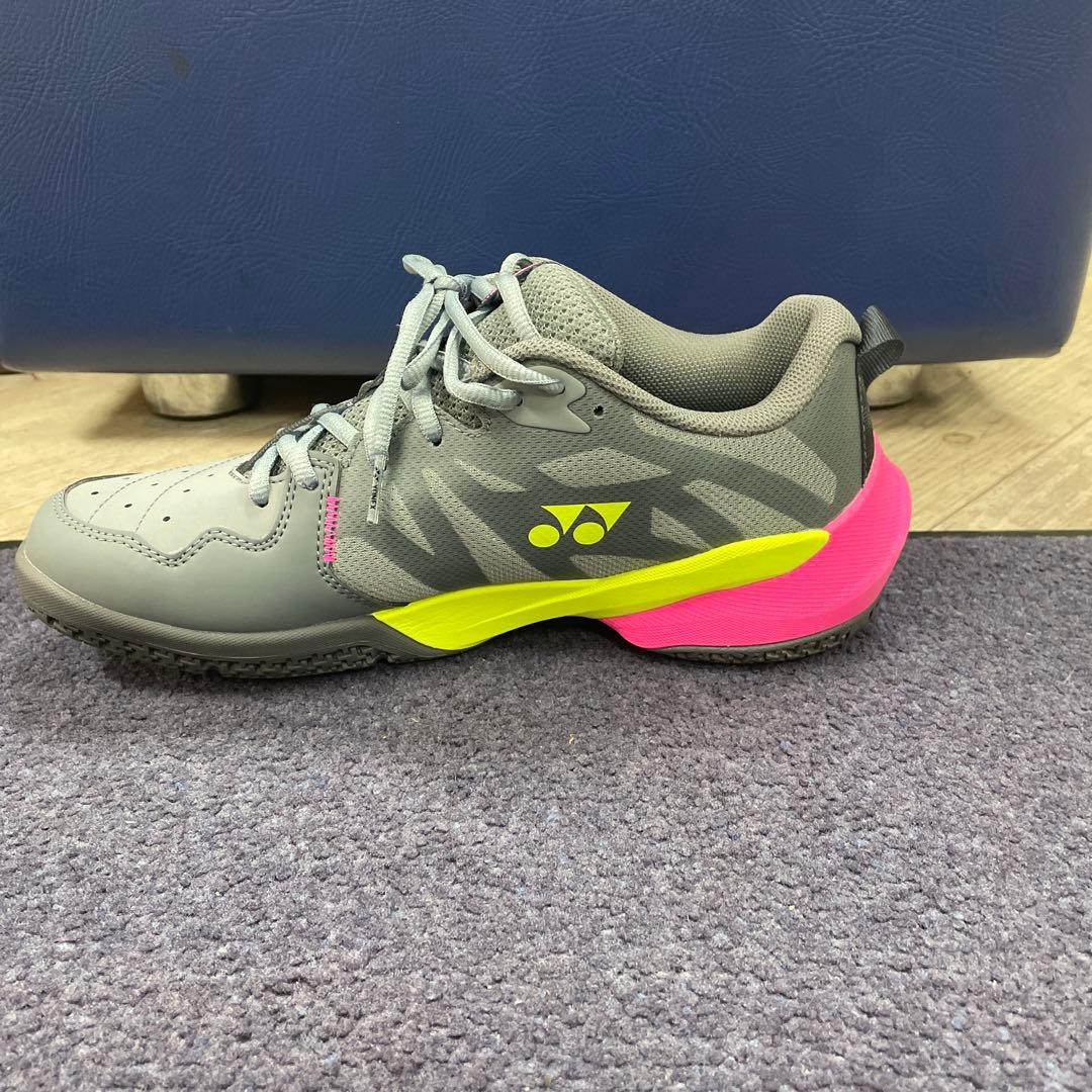 1回のみ使用 ヨネックス サブアクシアGTワイド 25.5バドミントンシューズ